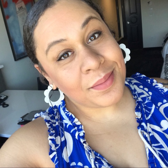 Meet your Posher, Stephanie - Picture 5 of 8